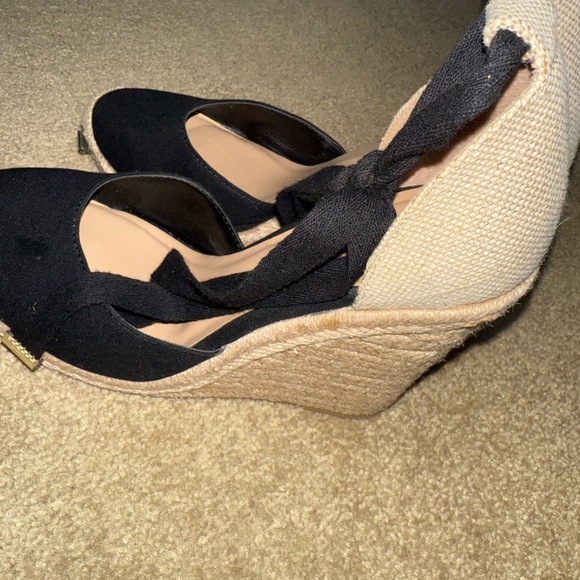 Just Fab Straw-like Wedges with black strap - Picture 4 of 5
